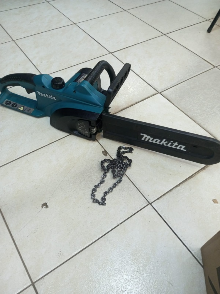 Цепная электропила Makita UC3520A