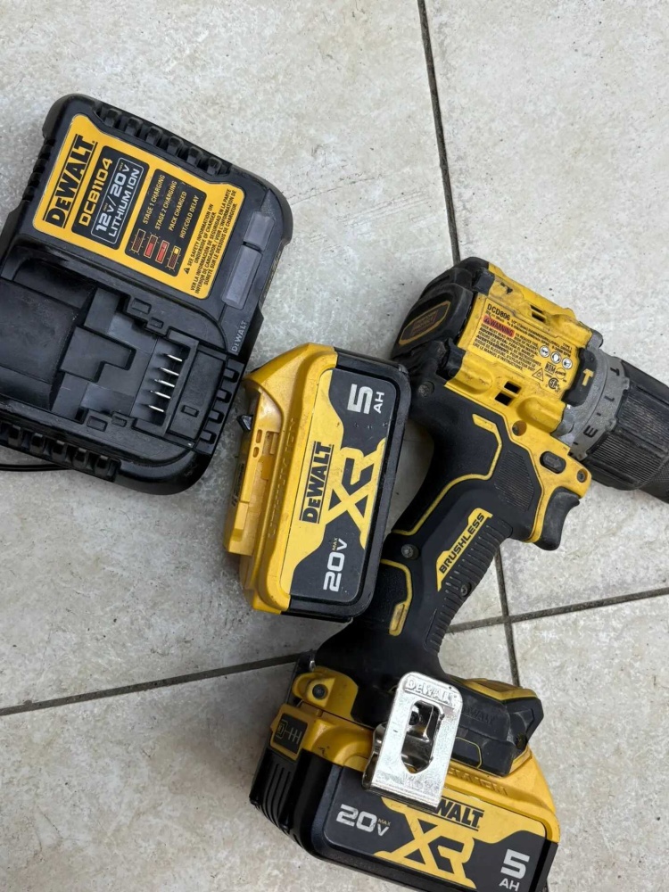 Шуруповерт DeWalt