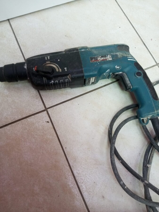 Перфоратор Makita hr2450